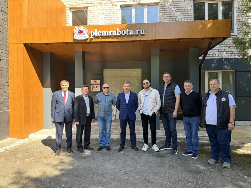 Выводка быков производителей и семинар на тему "Профилактика заболеваний и автоматизация в промышленном молочном скотоводстве – эффективные инструменты управления экономикой"